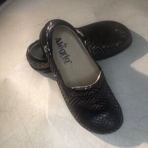 Alegria black and bronze chevron slip on. Size 37